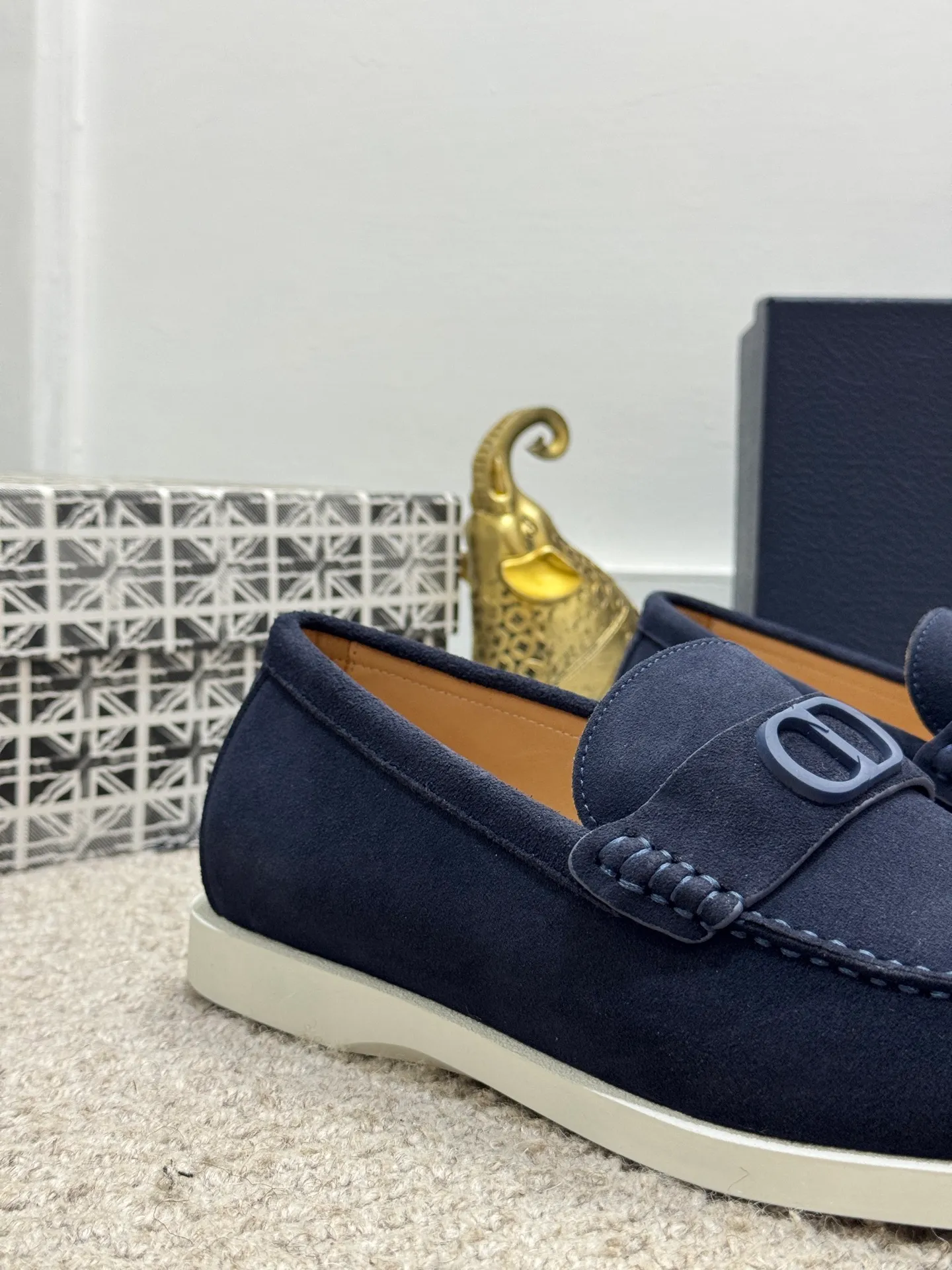 Men's men's shoes 💰480 [New style] 🍺🍺Dior men's casual shoes - a high version of the original one-to-one replica. It is a casual dress shoe. Crafted from luxuriously soft navy suede❤️‍🔥Cow leather lining💘Oblique printed panels on the upper. The lightweight white rubber sole adds sophistication, with an Oblique pattern engraved on the outsole and branding on the back. Size: 38-44 (45, 46 customized